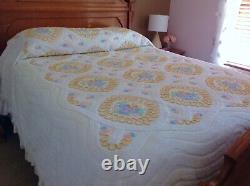 Couvre-lit en chenille vintage de taille complète et joli