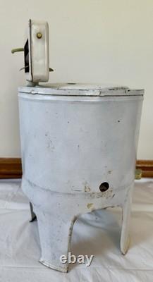 Échantillon ou jouet de vendeur de machine à laver à essor en métal vintage rare de Pet Mfg