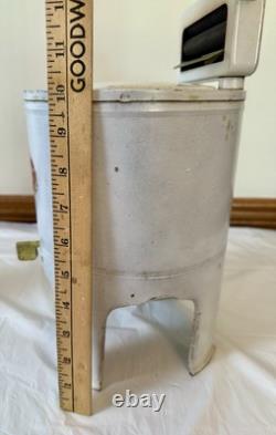 Échantillon ou jouet de vendeur de machine à laver à essor en métal vintage rare de Pet Mfg