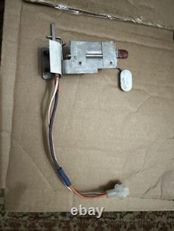 Interrupteur de couvercle de machine à laver GE WH12X1043
