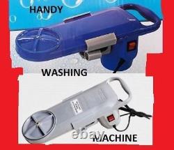Utilisation d'une machine à laver portable en famille, l'eau est utilisée pour laver les vêtements en les faisant tourner.